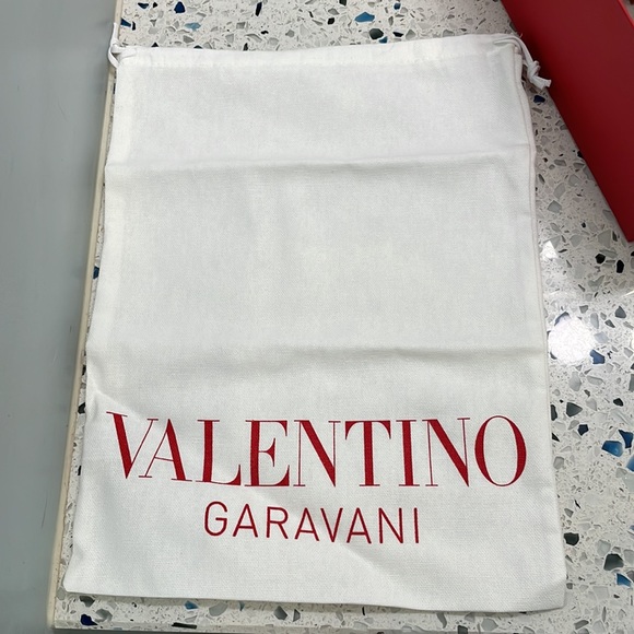 Valentino Garavani Rubber Rockstud thong Sandal - Picture 9 of 9